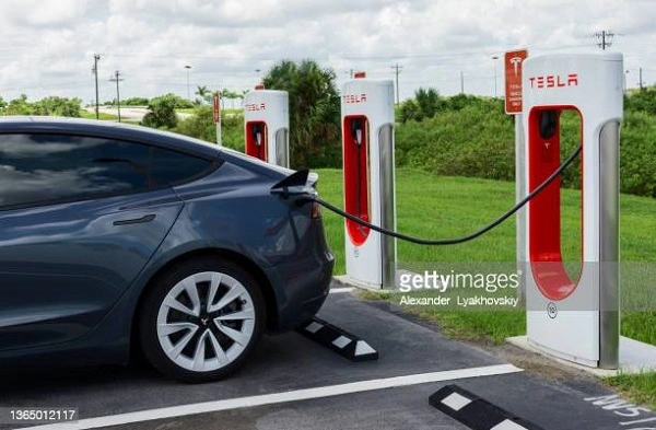 Världsomspännande Tesla Supercharger-nätverk